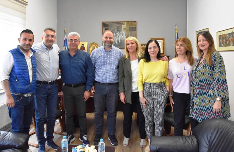 Επίσκεψη της Ρένας Δούρου στο Δημαρχείο Νάουσας