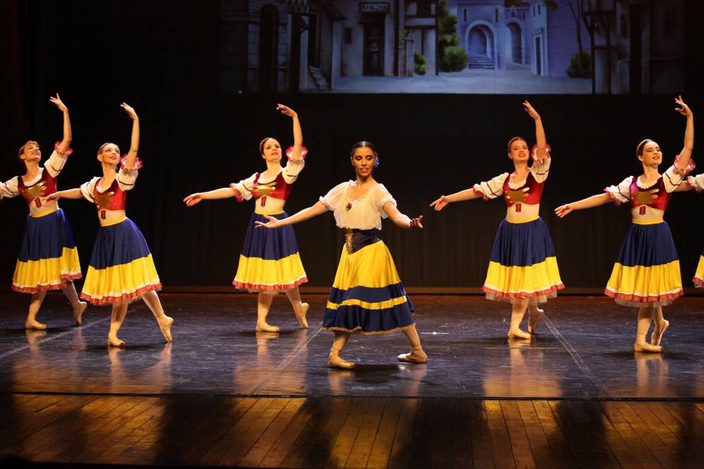 Το 1o Festival Έντεχνου Χορού διοργάνωσε η Σχολή Χορού Σοφία Αντωνιάδου
