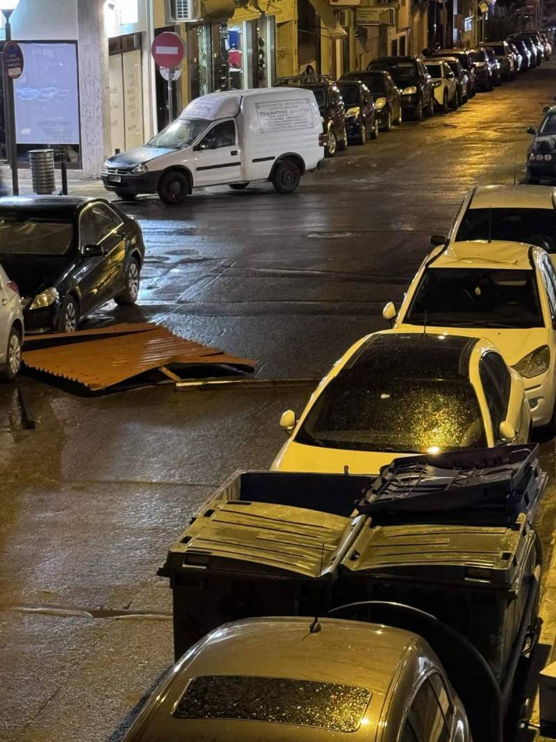 Βέροια: Ιπτάμενο τμήμα λαμαρίνας προκάλεσε ζημιά σε ΙΧ