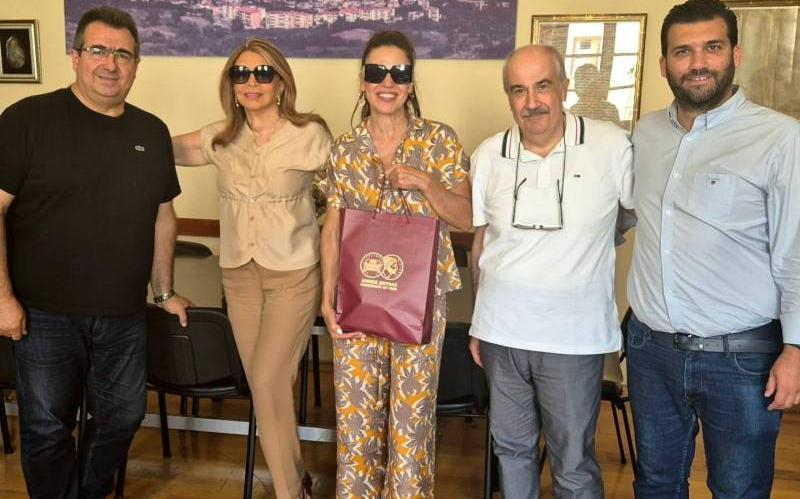 Μιμή Ντενίση και Ναταλία Δραγούμη στην Βέροια προς αναζήτηση χώρων για γυρίσματα σειράς