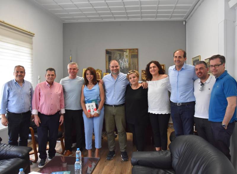 Επίσκεψη της υποψήφιας ευρωβουλευτή Βούλας Πατουλίδου στον Δήμαρχο Νάουσας