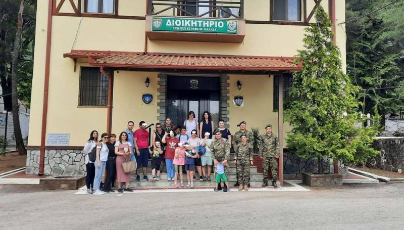 Το Ειδικό Σχολείο Νάουσας επισκέφθηκε την Β΄ Μοίρα Καταδρομών