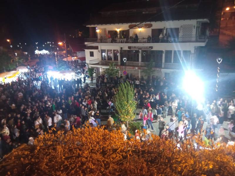 «Βούλιαξε» από κόσμο το Σέλι