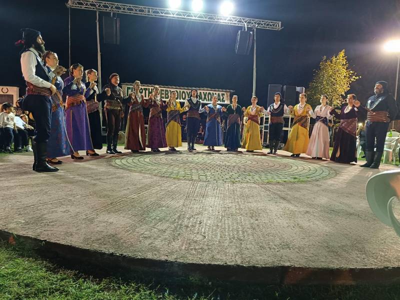 Ο Πολιτιστικός Σύλλογος Νέας Νικομήδειας έκλεισε τις θερινές παραστάσεις στη Γιορτή Ρεβυθιού στη Ραχώνα