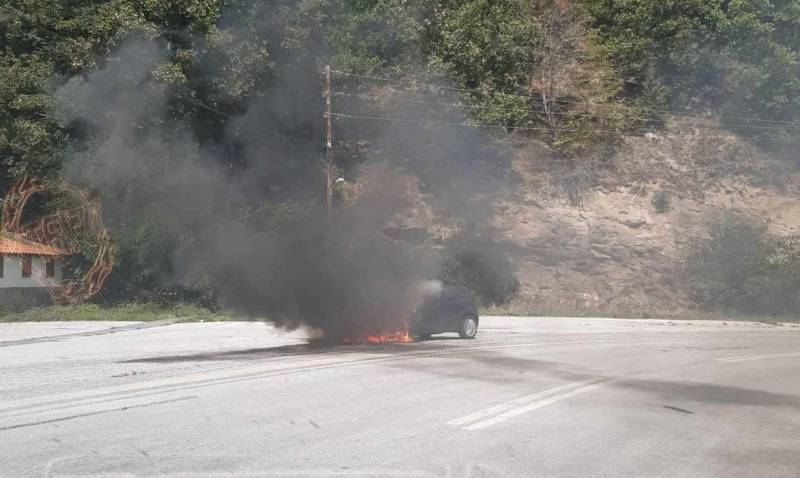 Αυτοκίνητο τυλίχθηκε στις φλόγες έξω από την Καστανιά