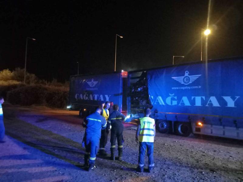 Νταλίκα πήρε φωτιά στην Εγνατία οδό