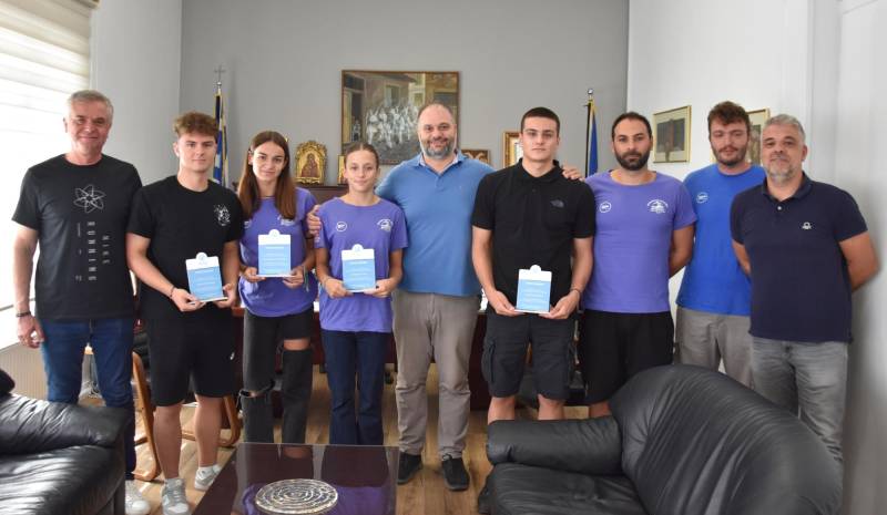 Βράβευση διακεκριμένων αθλητών της Κολυμβητικής Ακαδημίας Νάουσας από το Νίκο Κουτσογιάννη