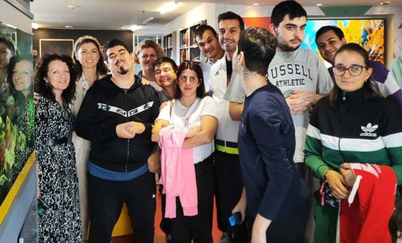 Επίσκεψη του ΚΔΑΠ ΑμεΑ ΜΑμΑ 2 στη Δημόσια Κεντρική Βιβλιοθήκη Βέροιας: Ενδυνάμωση της κοινωνικής ένταξης μέσω του εθελοντισμού