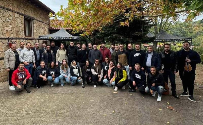 Παράδοση και κέφι στο γλέντι του Ομίλου Γενίτσαροι και Μπούλες στο Οινοποιείο Κοκκίνου