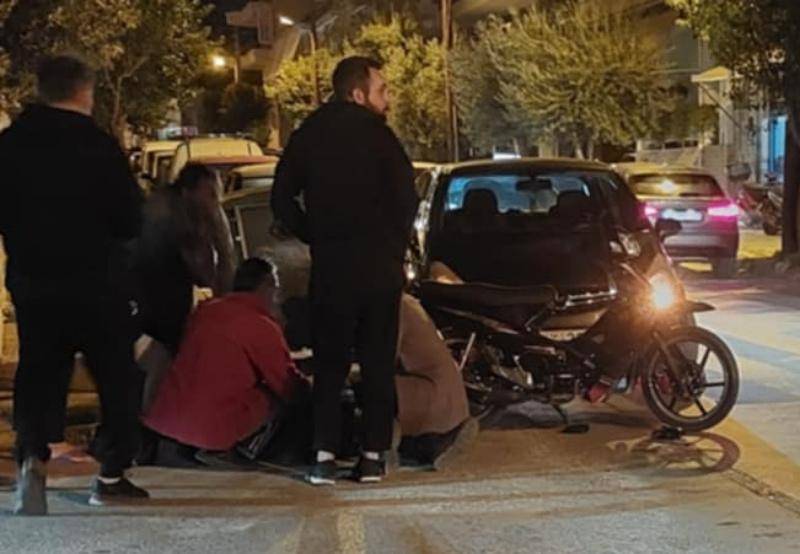 Σύγκρουση ΙΧ με δίκυκλο στην οδό Μάρκου Μπότσαρη