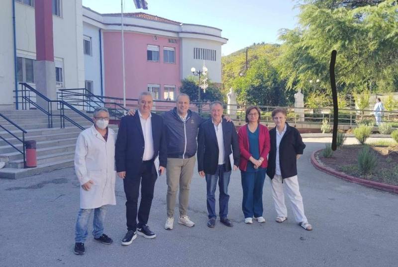 Επίσκεψη της ΠΟΕΔΗΝ στο Νοσοκομείο Νάουσας: Στήριξη στους εργαζόμενους και συζητήσεις για βελτιώσεις