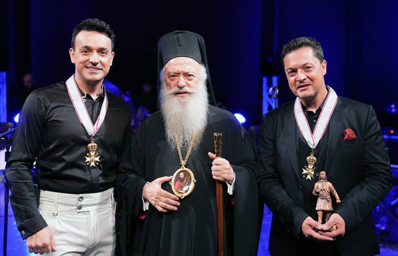 Οι αφελφοί Τσαχουρίδη στην εκδήλωση για τα 30 χρόνια του Μητροπολίτη
