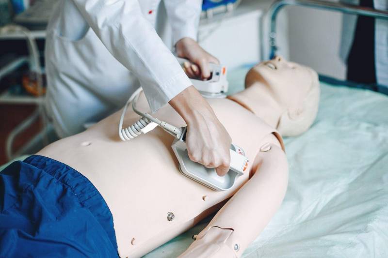 ΔΕΣΦΑ: Παράδοση απινιδωτών σε κοινότητες της Βέροιας για την ενίσχυση της υγειονομικής ασφάλειας