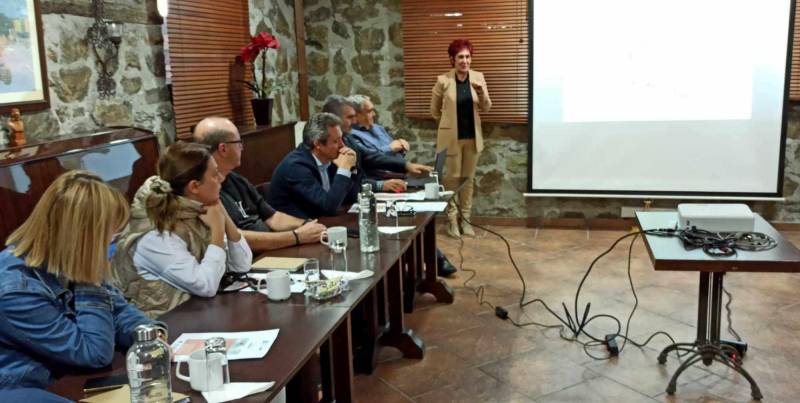 «Ο Γαστρονομικός Πλούτος της Νάουσας»: Παρουσιάστηκε στο θεματικό εργαστήριο για την ανάδειξη του «τίμιου» και ποιοτικού προϊόντος