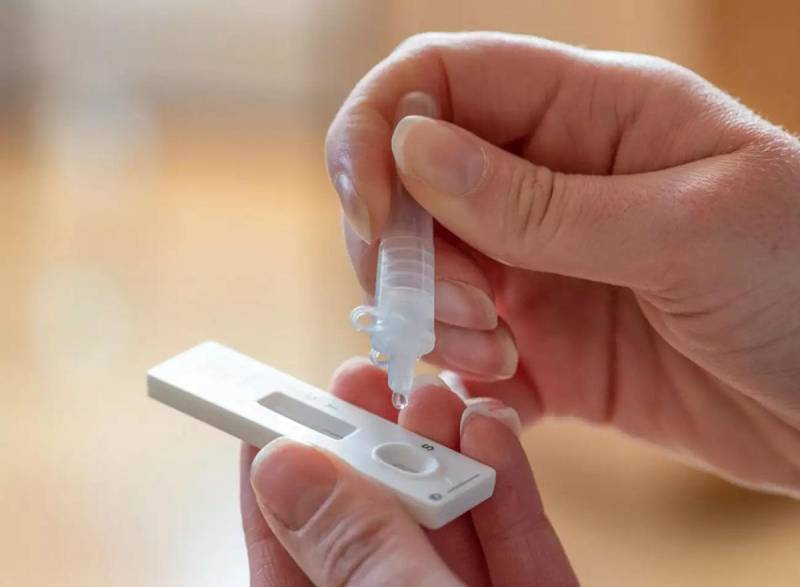 «Προλαμβάνω»: Δωρεάν Self-Test για Έγκαιρη Διάγνωση Καρκίνου του Παχέος Εντέρου με τη Συμβολή των Φαρμακοποιών