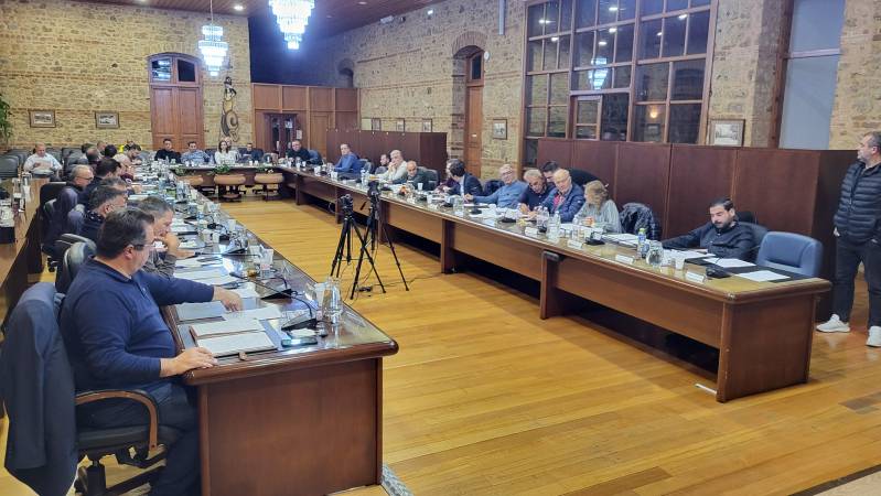 Δημοτικό Συμβούλιο Βέροιας: «Μικρά – μικρά» και απαντήσεις σε ερωτήσεις