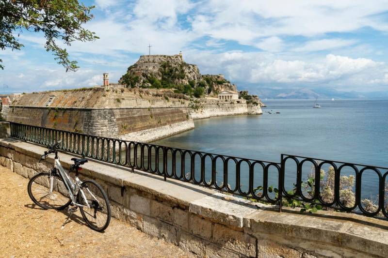 Ελληνικά Νησιά που Έχουν Εμπνεύσει Διάσημους Συγγραφείς