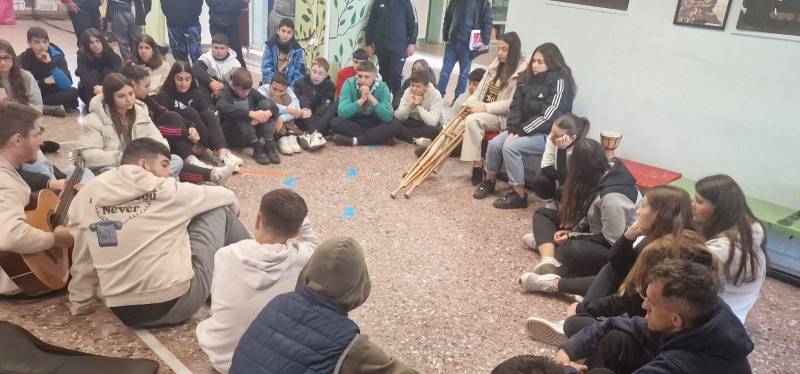 Μαθήματα Ζωής και Αλληλεγγύης: Μαθητές του Ε.Ε.Ε.ΕΚ Βέροιας και Γυμνασίου Μακροχωρίου σε Μια Ξεχωριστή Εκπαιδευτική Δράση