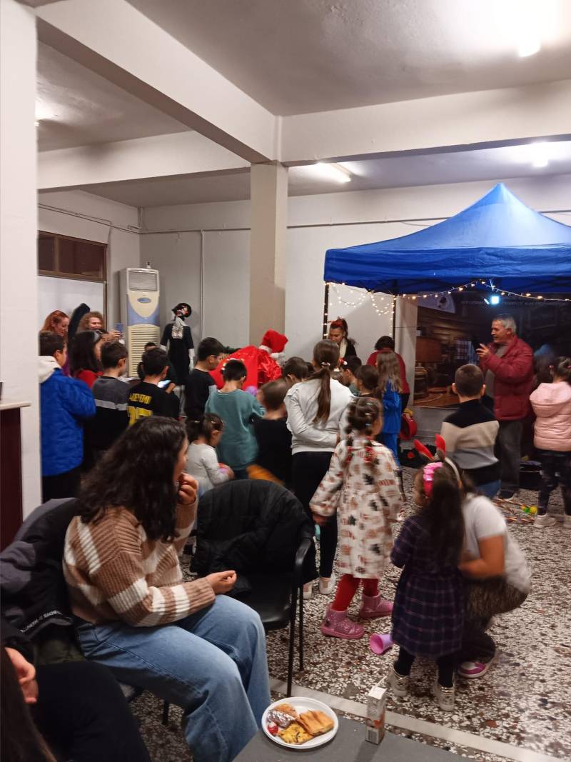 Λαογραφικός Σύλλογος Ντόπιων Μακροχωρίου: Χριστουγεννιάτικο Πάρτι με Μοναδικές Στιγμές Χαράς