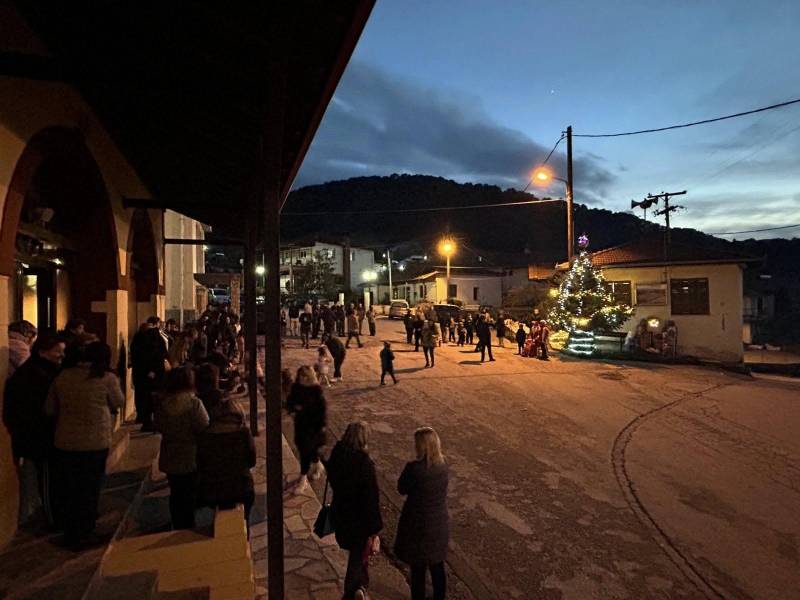 Το Χριστουγεννιάτικο δέντρο φωταγωγήθηκε στο Δάσκιο: Μια γιορτή αγάπης και χαράς