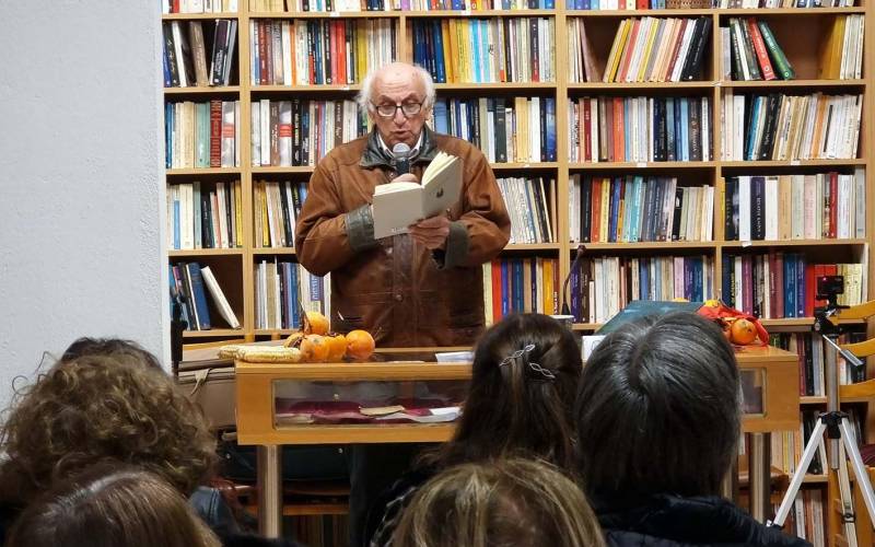 Μια μαγευτική βραδιά ποίησης και μουσικής για την παρουσίαση του βιβλίου «Ελεύθερες Εξορίες» του Ηλία Τσέχου