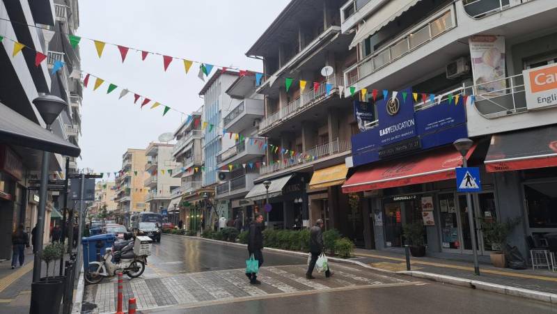 Ξεκίνησε ο αποκριάτικος στολισμός στη Βέροια – Η πόλη ετοιμάζεται για τη μεγάλη γιορτή