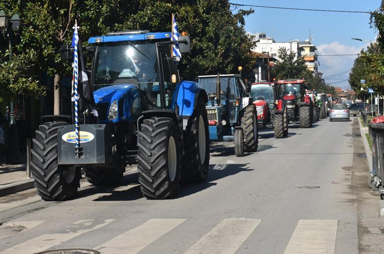 Στον κόμβο Νησελίου οι αγρότες της Αλεξάνδρειας