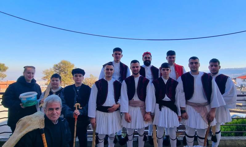 «Λογκατζάρια» στη Βέροια: Αναβίωση ενός Παραδοσιακού Εθίμου την Πρωτοχρονιά από τον Σύλλογο Δασκιωτών