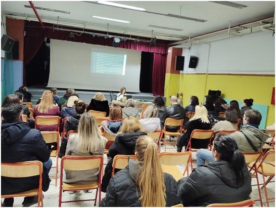 Όταν η οικογένεια και το σχολείο συνεργάζονται: Ενημερωτική συνάντηση για τον παιδαγωγικό ρόλο των γονέων