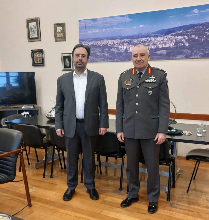 Επίσημη πρώτη επίσκεψη του νέου Διοικητή ΙΜΠ στον Δήμαρχο Βέροιας