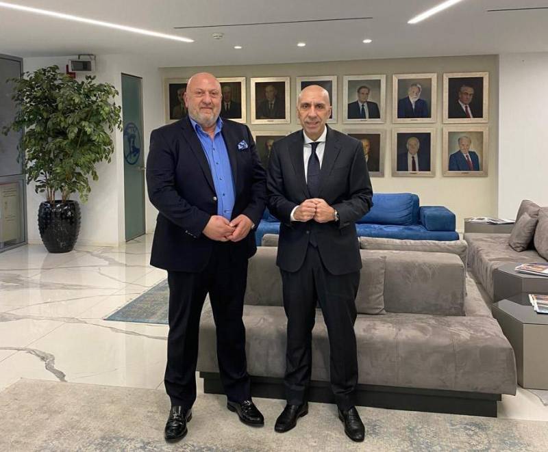 Συνάντηση του Οικονομικού Επόπτη του Επιμελητηρίου Ηλία Ηλιόπουλου με τον Πρόεδρο του ΕΒΕΑ Γιάννη Μπρατάκο: Συνεργασία και Ενδυνάμωση Σχέσεων
