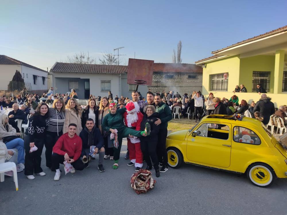 Το χριστουγεννιάτικο fiatάκι που σκόρπισε χαμόγελα στην Κυψέλη