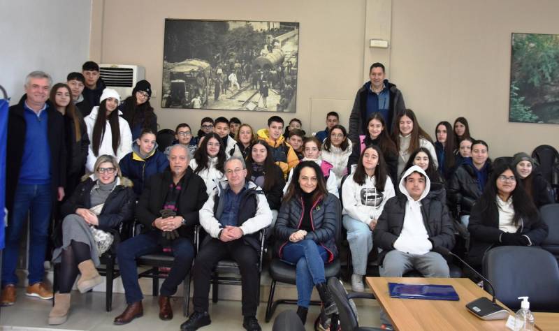 Επίσκεψη μαθητών σχολείων από την L’ Aquila της Ιταλίας και την Λευκωσία της Κύπρου στο Δημαρχείο Νάουσας