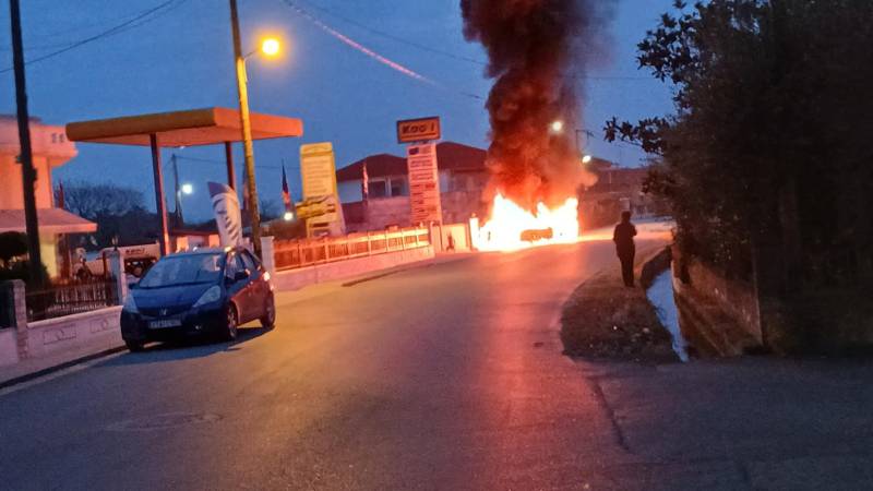 “Λαμπάδιασε” αυτοκίνητο στο Αγγελοχώρι