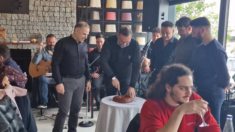 Οι Κρητικοί έκοψαν την βασιλόπιτα