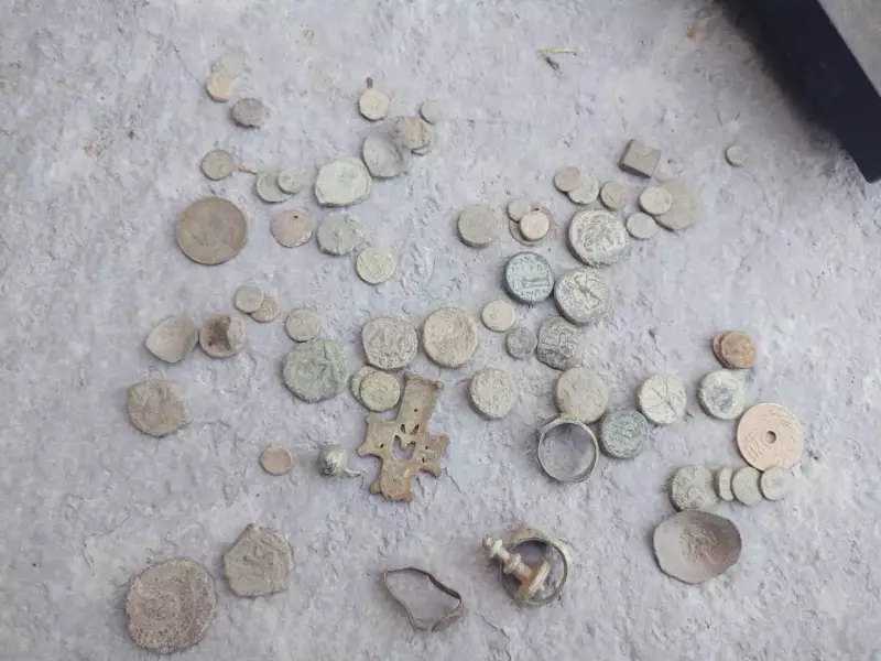 Αποκαλύφθηκε Δίκτυο Αρχαιοκαπηλίας – 23 Συλλήψεις και Χιλιάδες Κατασχεμένα Ευρήματα