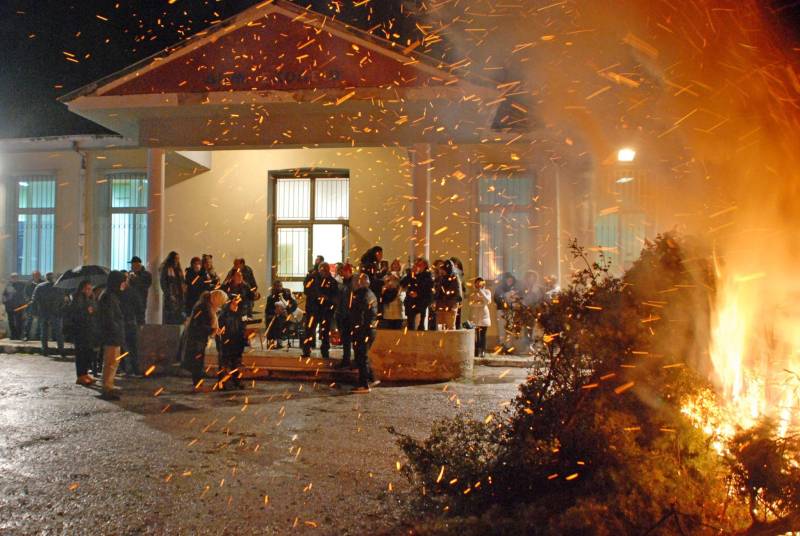 Αναβίωσε το έθιμο του Καψίματος των Κέδρων στο Δάσκιο