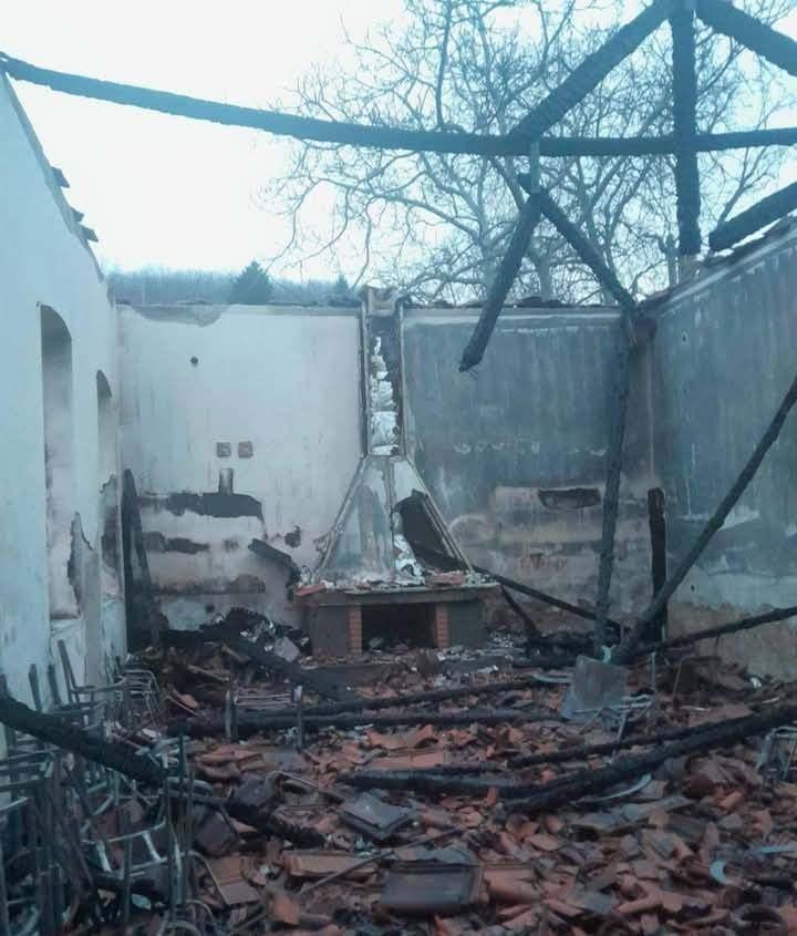 Έκκληση για την αποκατάσταση του ιστορικού σχολείου της Ελαφίνας μετά την καταστροφική πυρκαγιά