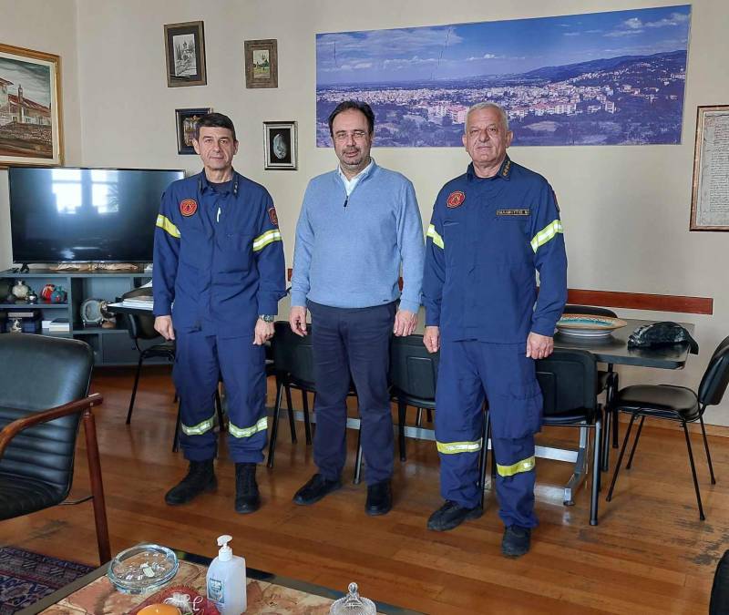 Δελτίο Τύπου Στον Δήμαρχο Βέροιας ο Υποστράτηγος της Πυροσβεστικής Παναγιώτης Μπαθρέλλος