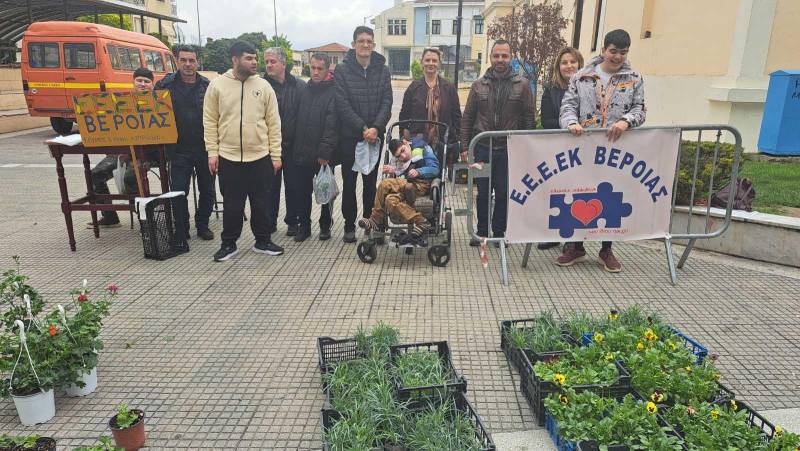 Άνοιξη στην Πλατεία Δημαρχείου Βέροιας: Μια Ανθοκομική Γιορτή Αγάπης και Δημιουργίας