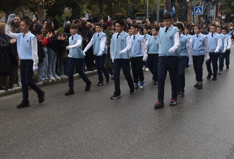 Επισημότητα και Πατριωτική Συγκίνηση στην Παρέλαση της 25ης Μαρτίου στην Αλεξάνδρεια