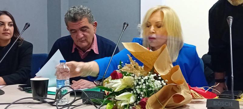 “Το Ένδοξο Σκοτάδι του Βοτανικού” – Μια Λαμπερή Βραδιά στη Νάουσα με τη Σεμίνα Διγενή