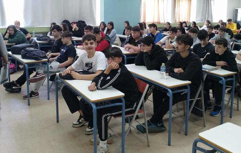 Ενημέρωση της Γ΄ τάξης του 6ου Γυμνασίου Βέροιας για τις Επαγγελματικές Σχολές Μαθητείας της ΔΥΠΑ: Μία εναλλακτική μεταγυμνασιακή προοπτική με μέλλον