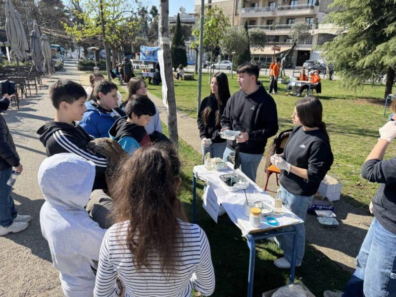 Επιστήμη στην Πλατεία: Μαθητές του 3ου Γυμνασίου Βέροιας εντυπωσίασαν για 4η χρονιά με ανοιχτή εκδήλωση Φυσικής και Χημείας