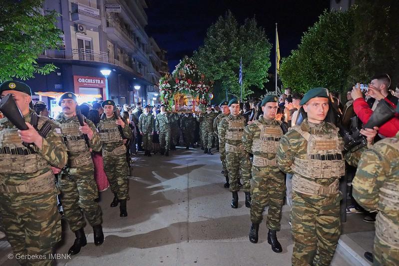 Κατανυκτική περιφορά του Επιταφίου στη Βέροια παρουσία του Μητροπολίτη