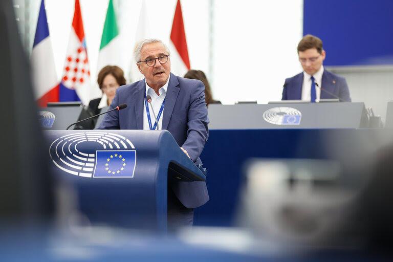 Στο στόχαστρο των δασμών η ελληνική κομπόστα: Παρέμβαση Μανιάτη στο Ευρωπαϊκό Κοινοβούλιο