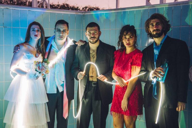 Η παράσταση “Οι μεθυσμένοι” έρχεται στην Βέροια
