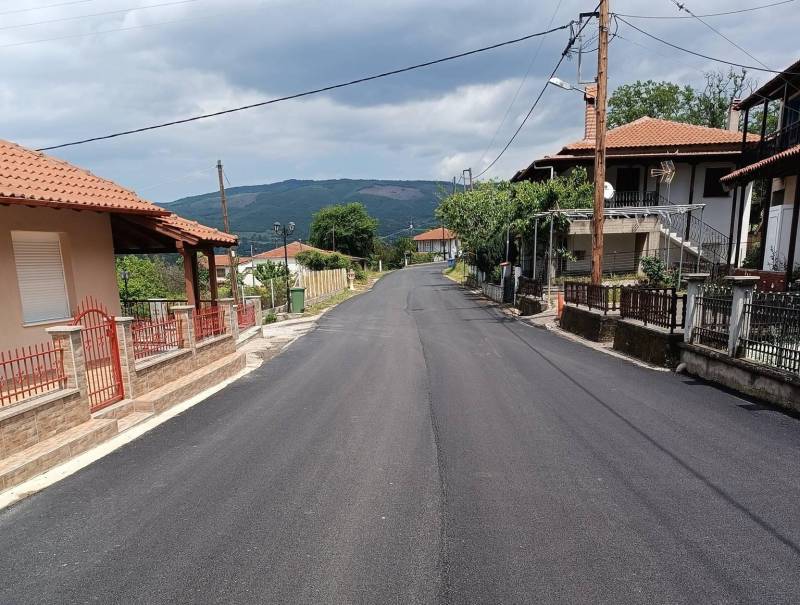 Ασφαλτοστρώθηκαν τα Ριζώματα