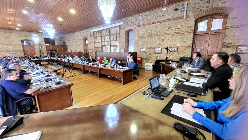 Ηλεκτρικά πατίνια, σχολή Τριτοβάθμιας, λειψυδρία και ανακύκλωση στο επίκεντρο της συνεδρίασης του Δημοτικού Συμβουλίου Βέροιας