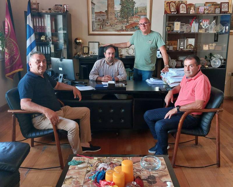 Στο κόκκινο οι ροδακινοπαραγωγοί της Ημαθίας: Παραμορφωμένοι καρποί και καταστροφές από τα καιρικά φαινόμενα στο επίκεντρο κρίσιμης σύσκεψης